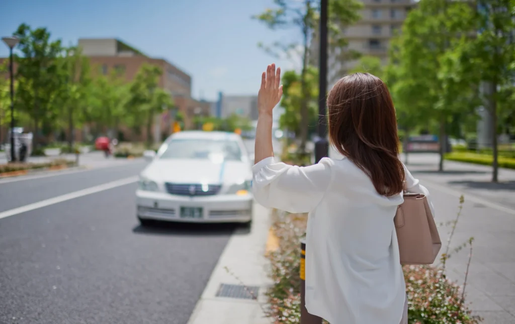 Ride-Hailing-Apps-vs-Licensed-Airport-Taxis-in-Manchester